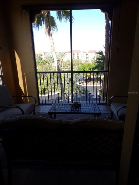 For Rent: $3,000 (3 beds, 2 baths, 1915 Square Feet)