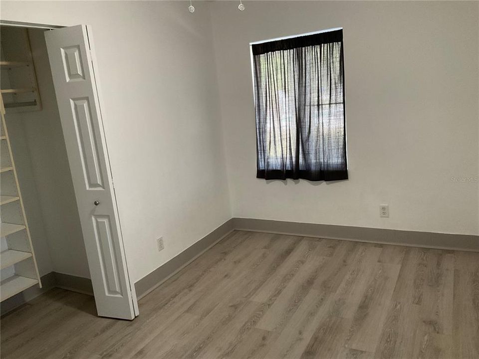 出租: $2,195 (3 贝兹, 1 浴室, 1120 平方英尺)