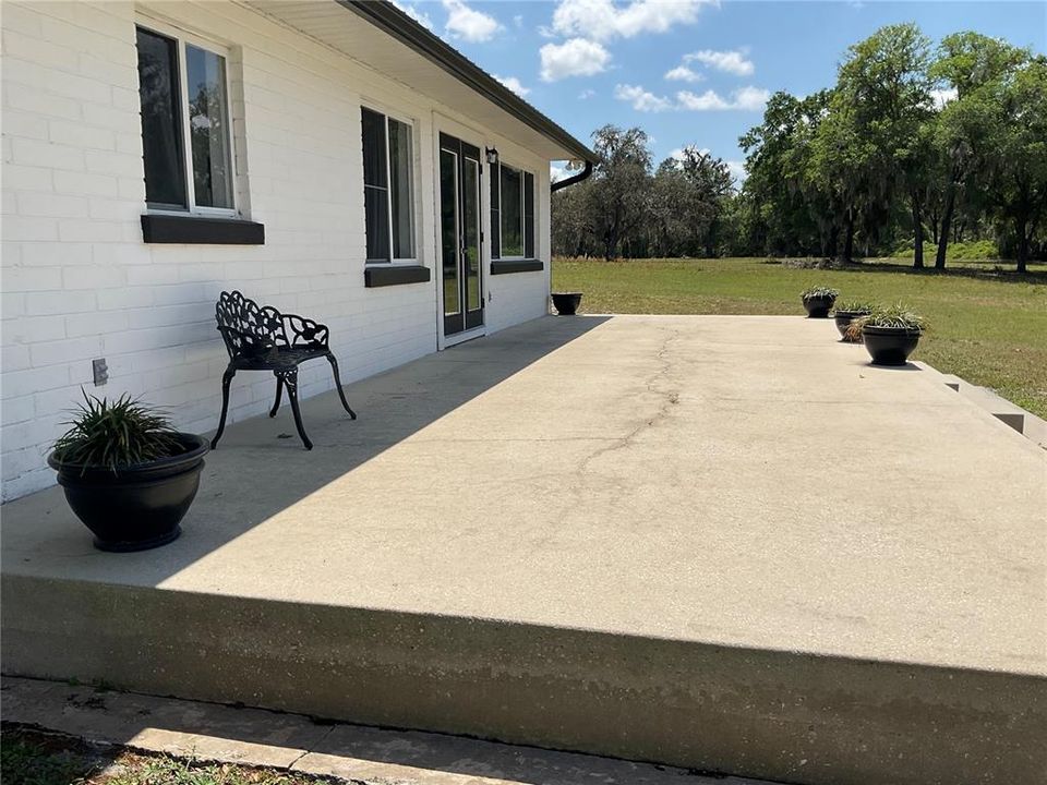 出租: $2,195 (3 贝兹, 1 浴室, 1120 平方英尺)