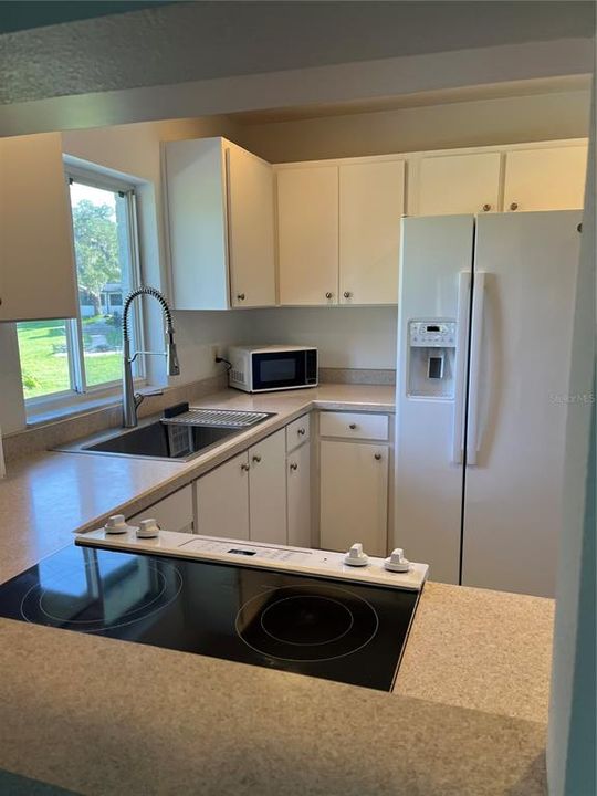 出租: $2,195 (3 贝兹, 1 浴室, 1120 平方英尺)