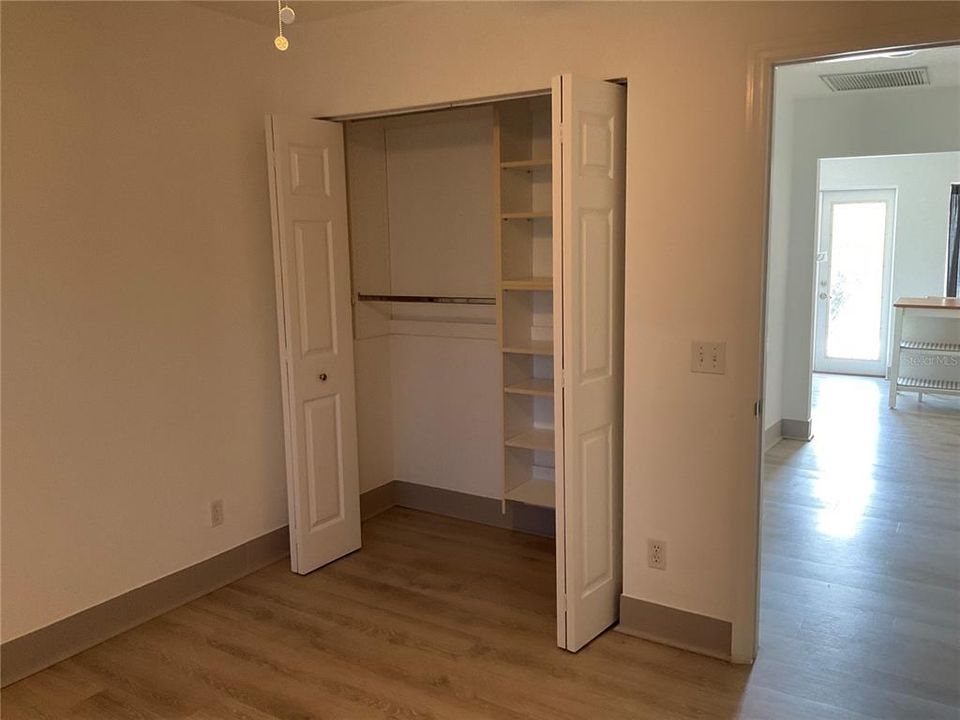 出租: $2,195 (3 贝兹, 1 浴室, 1120 平方英尺)