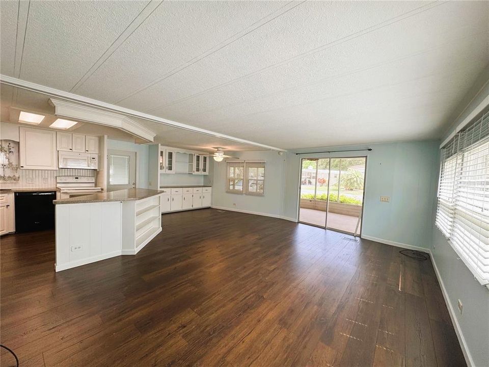 For Sale: $140,000 (2 beds, 2 baths, 1032 Square Feet)