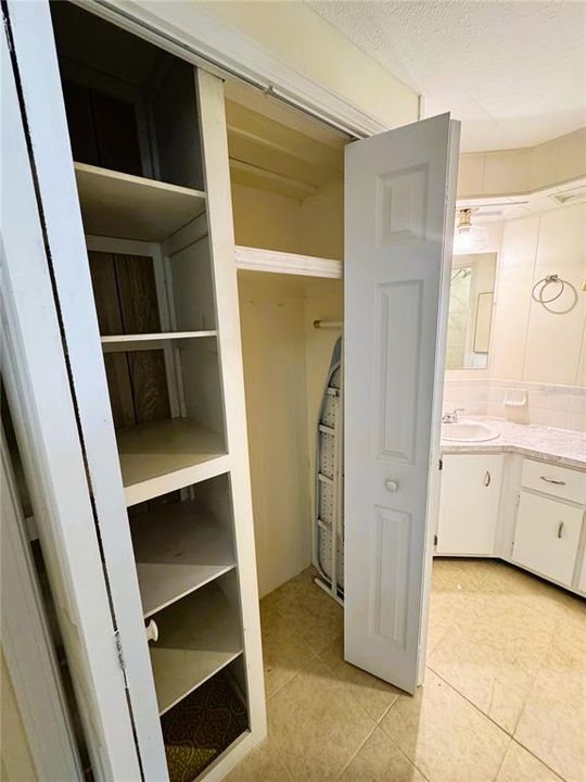 For Sale: $140,000 (2 beds, 2 baths, 1032 Square Feet)