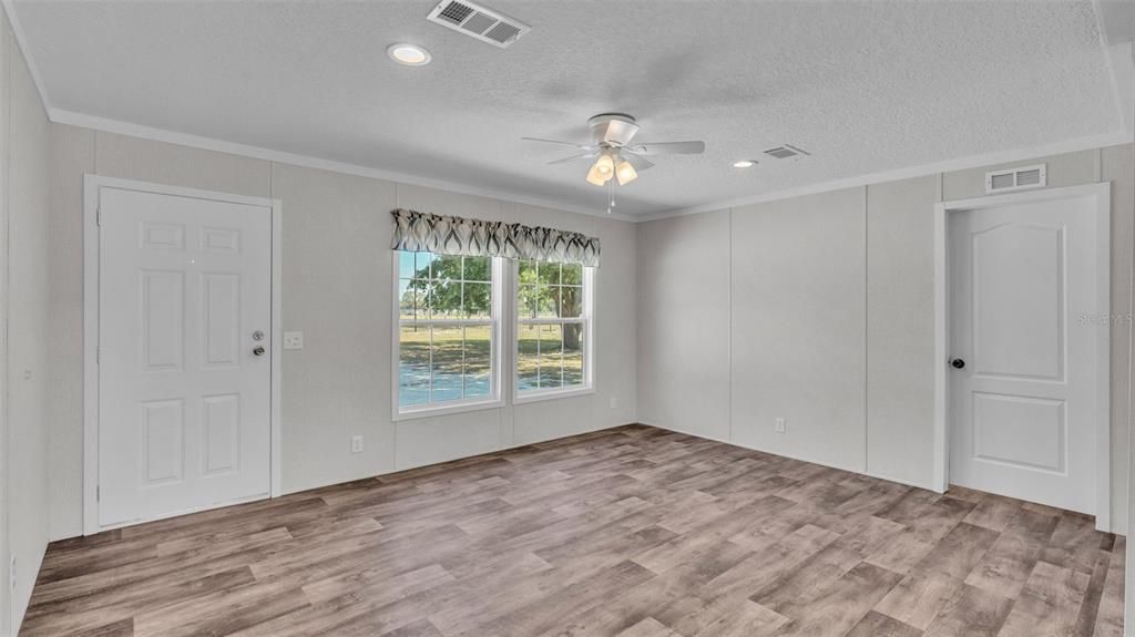 На продажу: $424,900 (4 спален, 2 ванн, 1474 Квадратных фут)