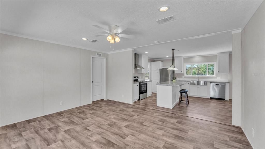 На продажу: $424,900 (4 спален, 2 ванн, 1474 Квадратных фут)