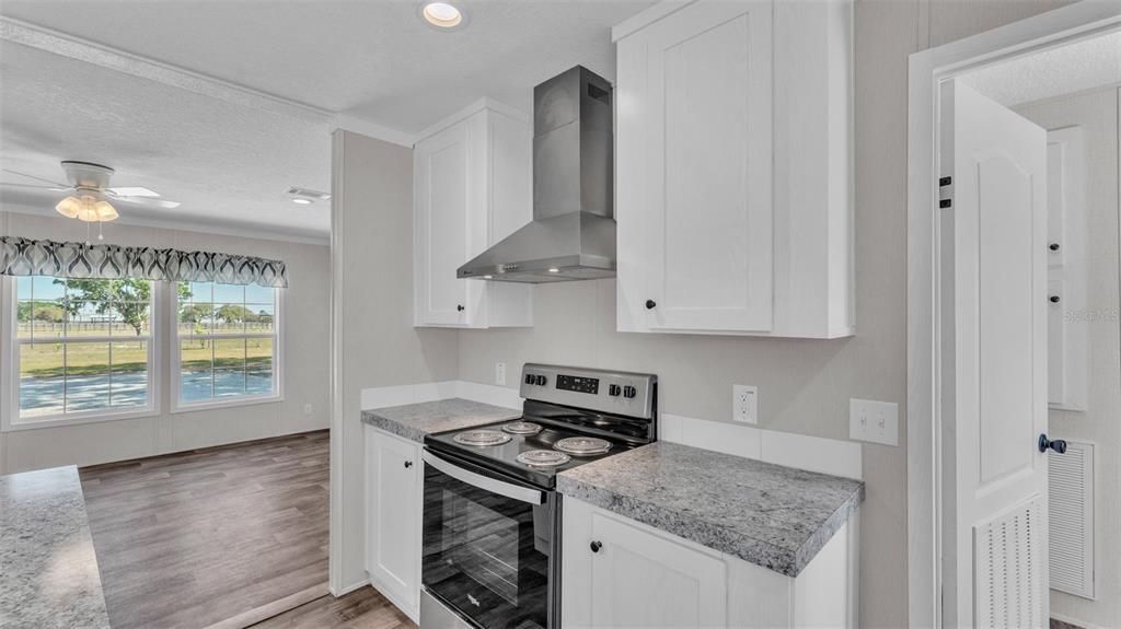 На продажу: $424,900 (4 спален, 2 ванн, 1474 Квадратных фут)