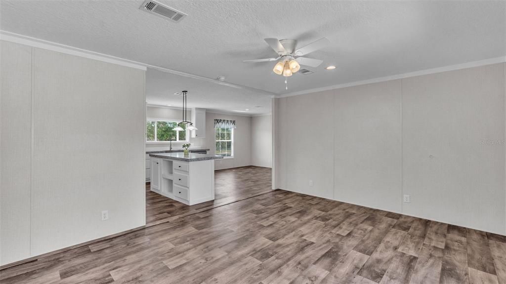 На продажу: $424,900 (4 спален, 2 ванн, 1474 Квадратных фут)