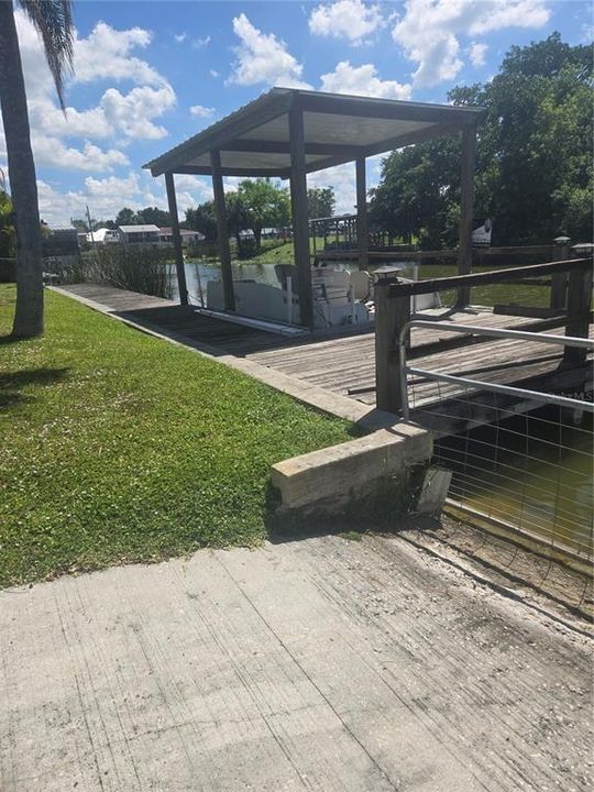 For Sale: $199,999 (2 beds, 2 baths, 896 Square Feet)