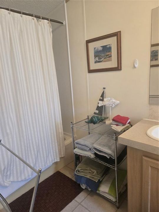 For Sale: $199,999 (2 beds, 2 baths, 896 Square Feet)