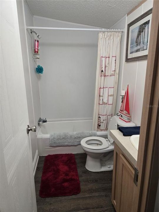 For Sale: $199,999 (2 beds, 2 baths, 896 Square Feet)