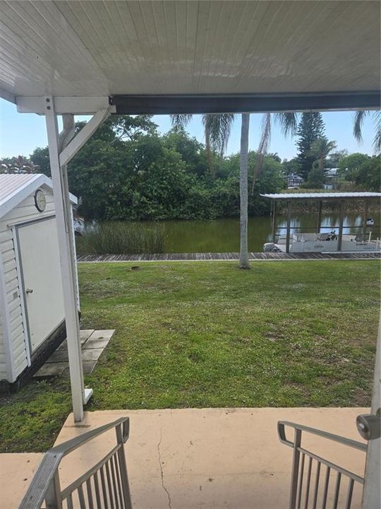 For Sale: $199,999 (2 beds, 2 baths, 896 Square Feet)