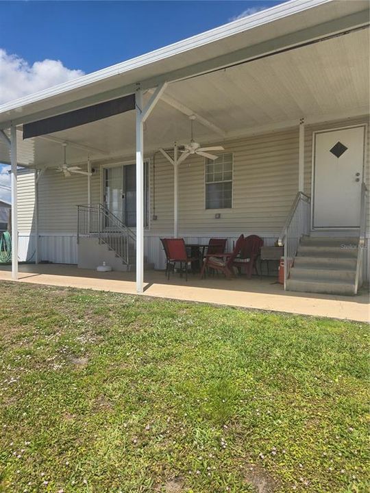 For Sale: $199,999 (2 beds, 2 baths, 896 Square Feet)