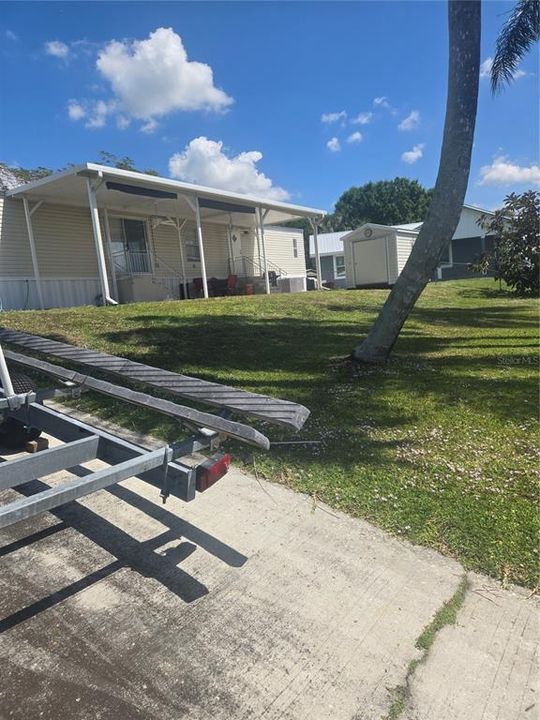 For Sale: $199,999 (2 beds, 2 baths, 896 Square Feet)