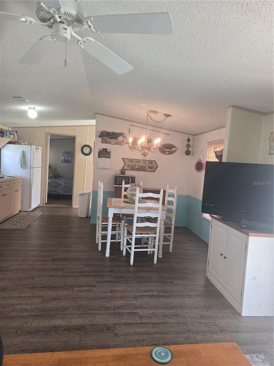 For Sale: $199,999 (2 beds, 2 baths, 896 Square Feet)