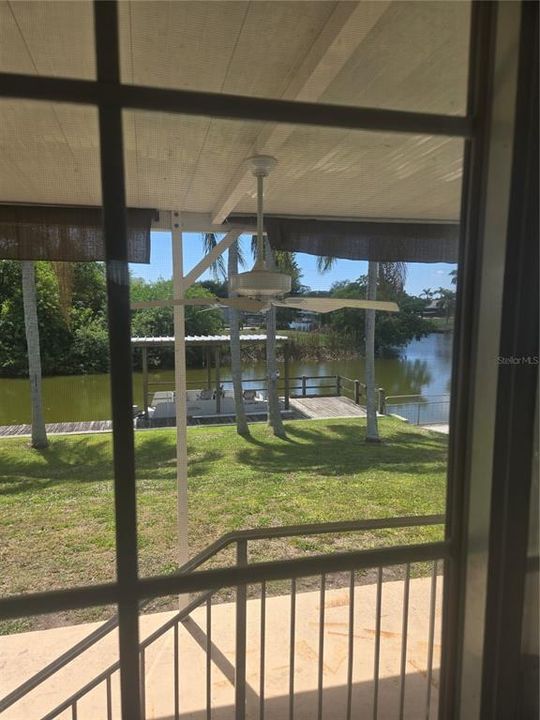 For Sale: $199,999 (2 beds, 2 baths, 896 Square Feet)