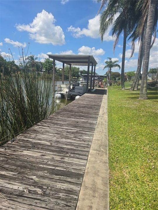 For Sale: $199,999 (2 beds, 2 baths, 896 Square Feet)