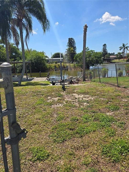 For Sale: $199,999 (2 beds, 2 baths, 896 Square Feet)