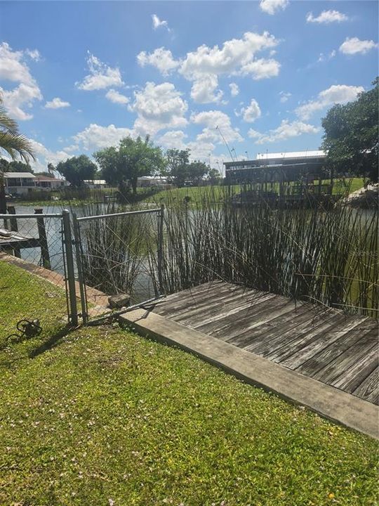 For Sale: $199,999 (2 beds, 2 baths, 896 Square Feet)