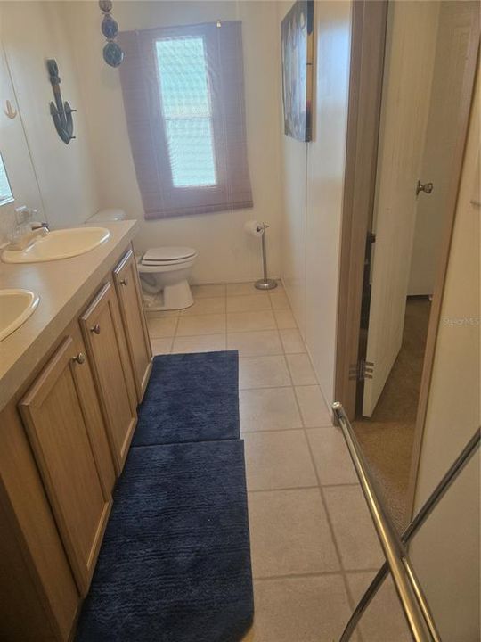 For Sale: $199,999 (2 beds, 2 baths, 896 Square Feet)