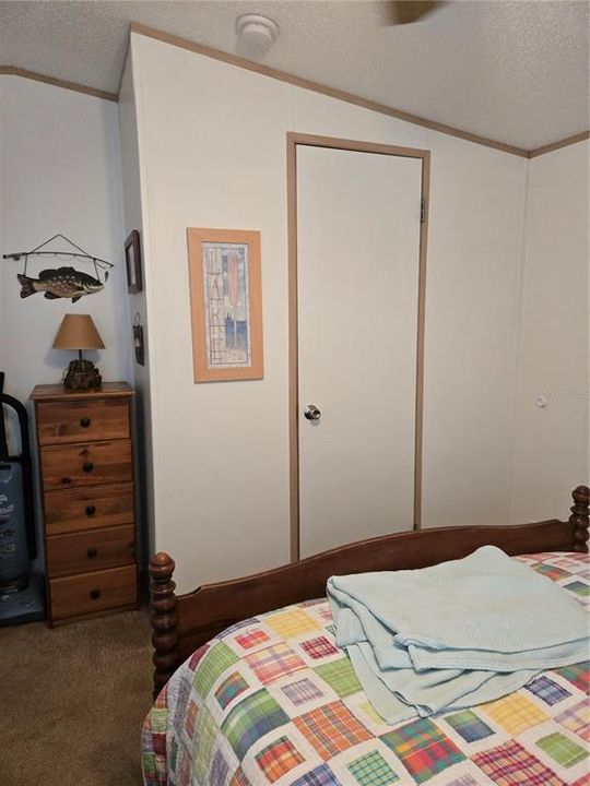 For Sale: $199,999 (2 beds, 2 baths, 896 Square Feet)