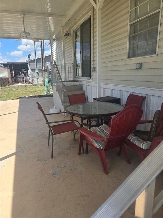 For Sale: $199,999 (2 beds, 2 baths, 896 Square Feet)