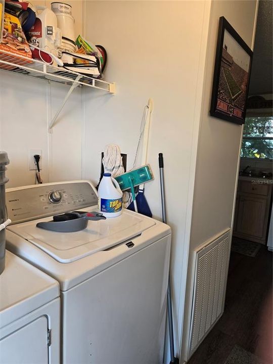 For Sale: $199,999 (2 beds, 2 baths, 896 Square Feet)