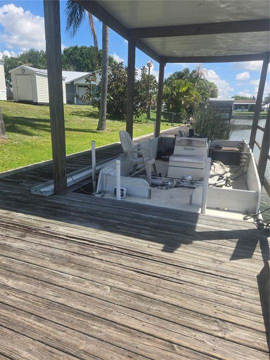 For Sale: $199,999 (2 beds, 2 baths, 896 Square Feet)