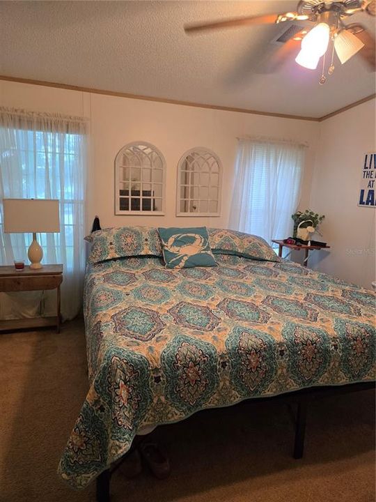 For Sale: $199,999 (2 beds, 2 baths, 896 Square Feet)