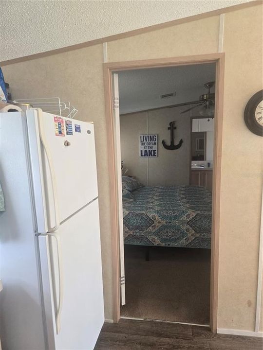 For Sale: $199,999 (2 beds, 2 baths, 896 Square Feet)