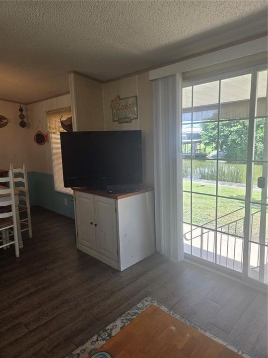 For Sale: $199,999 (2 beds, 2 baths, 896 Square Feet)