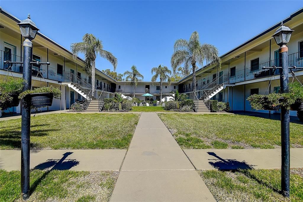 待售: $170,000 (1 贝兹, 1 浴室, 590 平方英尺)