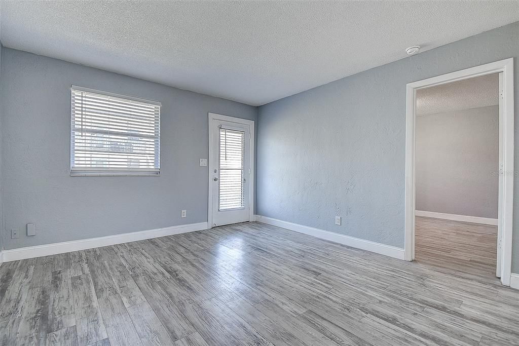 待售: $170,000 (1 贝兹, 1 浴室, 590 平方英尺)