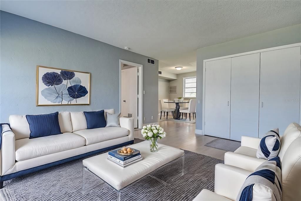 待售: $170,000 (1 贝兹, 1 浴室, 590 平方英尺)