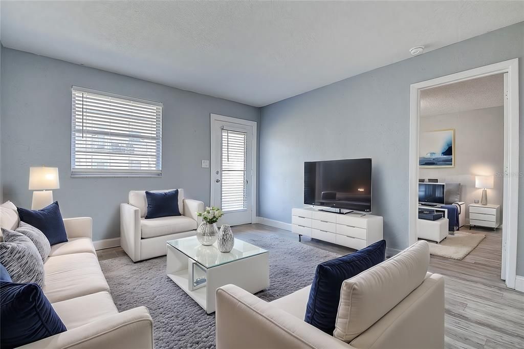 待售: $170,000 (1 贝兹, 1 浴室, 590 平方英尺)