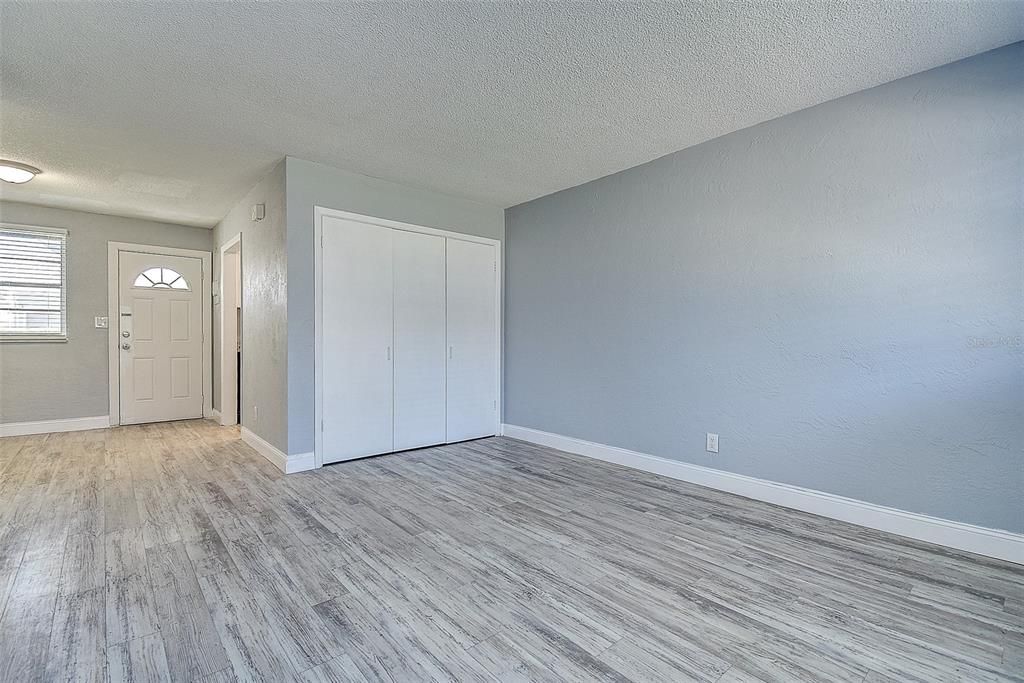 待售: $170,000 (1 贝兹, 1 浴室, 590 平方英尺)