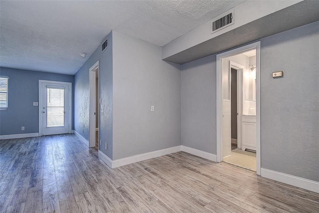 待售: $170,000 (1 贝兹, 1 浴室, 590 平方英尺)