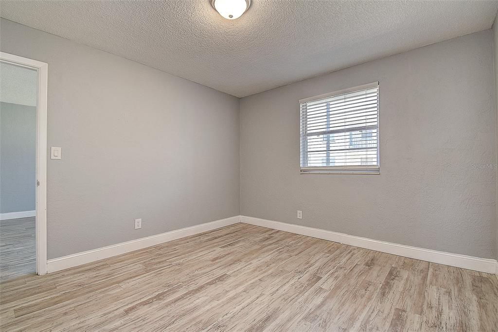 待售: $170,000 (1 贝兹, 1 浴室, 590 平方英尺)