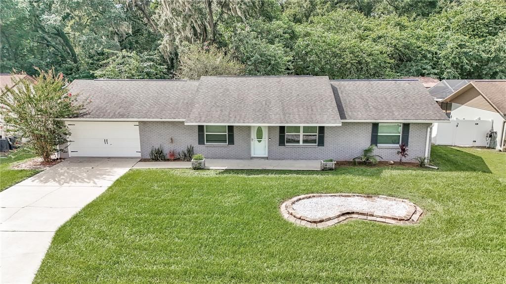 Recently Rented: $1,900 (3 beds, 2 baths, 1275 Square Feet)