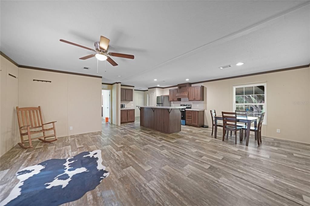 На продажу: $367,850 (3 спален, 2 ванн, 1344 Квадратных фут)