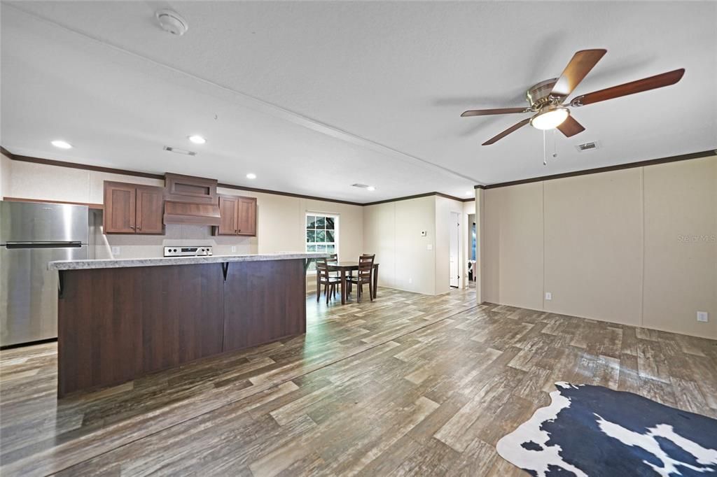 На продажу: $367,850 (3 спален, 2 ванн, 1344 Квадратных фут)