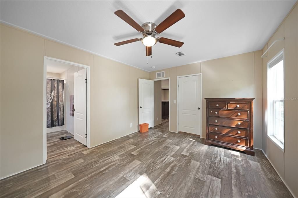 На продажу: $367,850 (3 спален, 2 ванн, 1344 Квадратных фут)