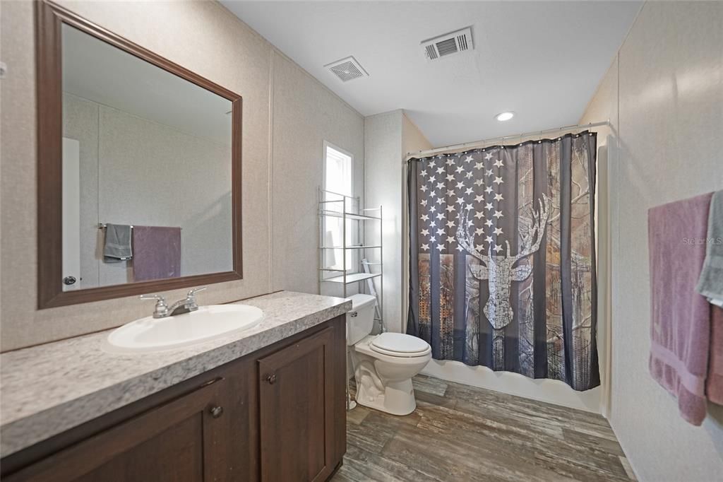 На продажу: $367,850 (3 спален, 2 ванн, 1344 Квадратных фут)