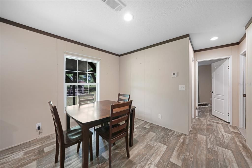 На продажу: $367,850 (3 спален, 2 ванн, 1344 Квадратных фут)