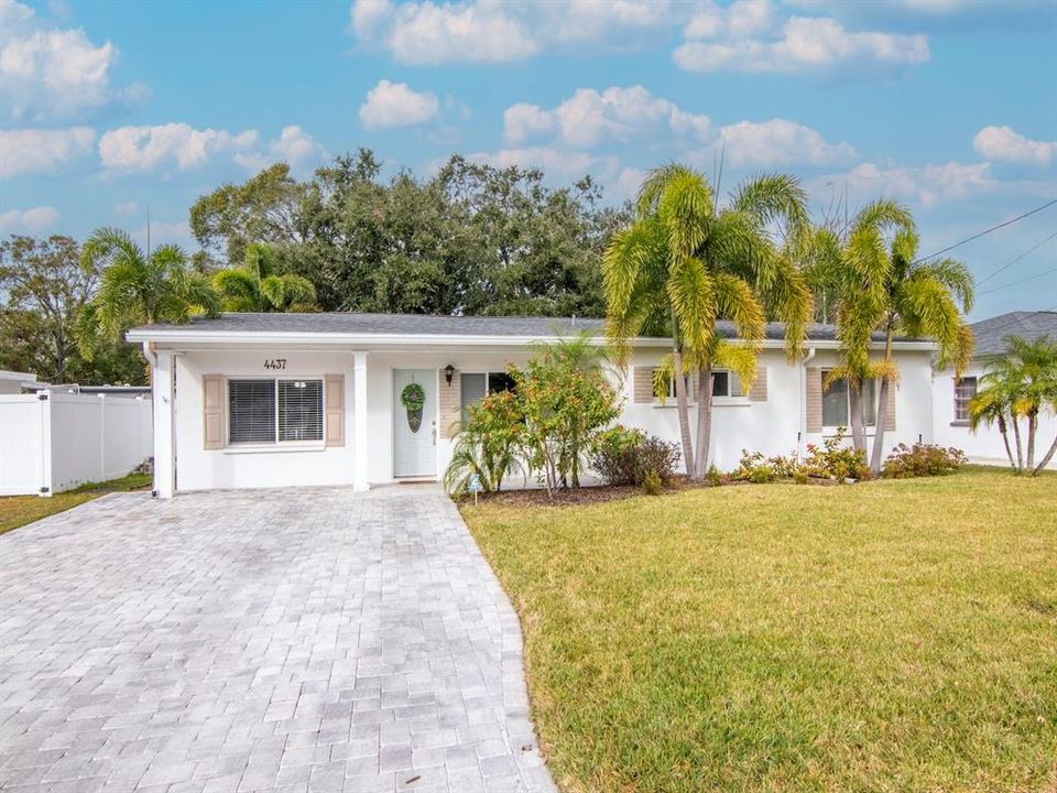 最近售出: $560,000 (4 贝兹, 2 浴室, 1665 平方英尺)