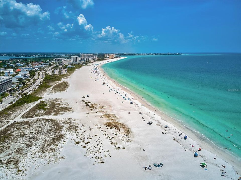 Active With Contract: $3,100,000 (4 beds, 4 baths, 4008 Square Feet)