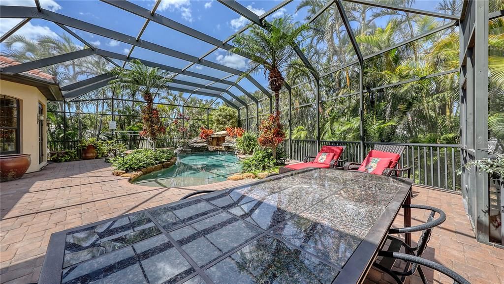 Active With Contract: $3,100,000 (4 beds, 4 baths, 4008 Square Feet)