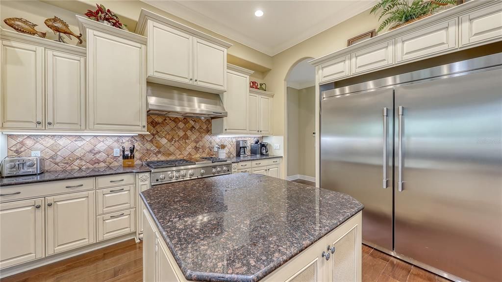 Active With Contract: $3,100,000 (4 beds, 4 baths, 4008 Square Feet)