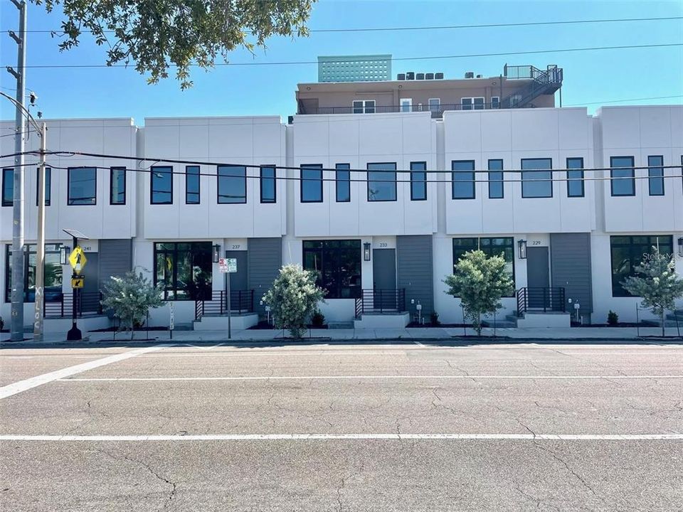 Recently Sold: $819,900 (2 beds, 2 baths, 1593 Square Feet)