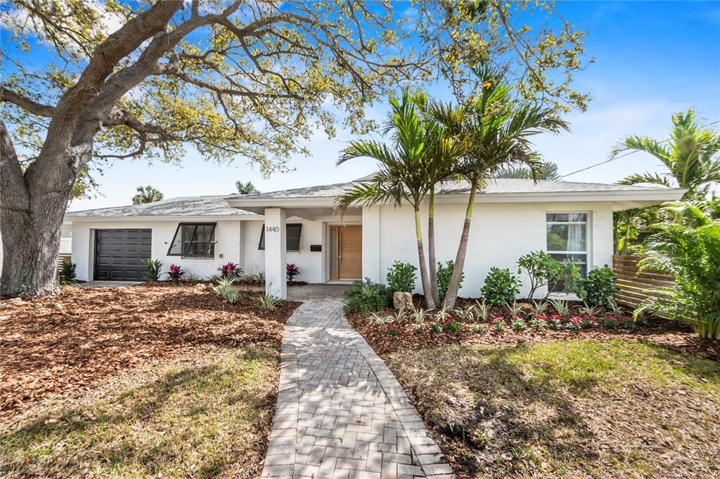 Recently Sold: $915,000 (3 beds, 2 baths, 1676 Square Feet)