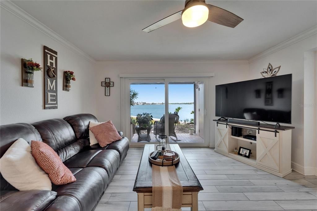 На продажу: $349,999 (1 спален, 1 ванн, 940 Квадратных фут)